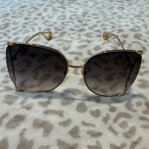 Gucci Gold and Black Sunglasses - Picture 2 of 4